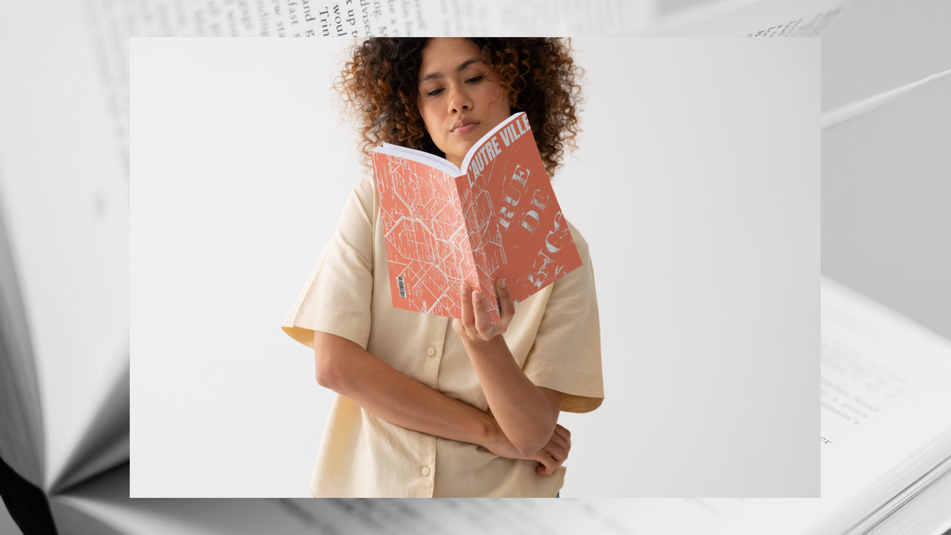 femme qui lit un des livres