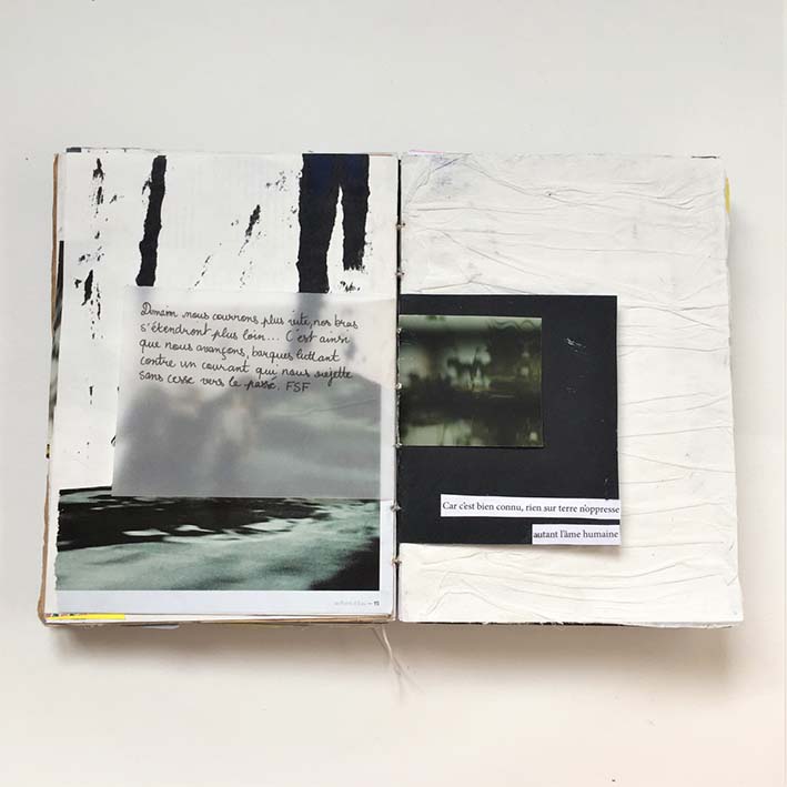 vu d'une page du carnet avec une citation d'auteur