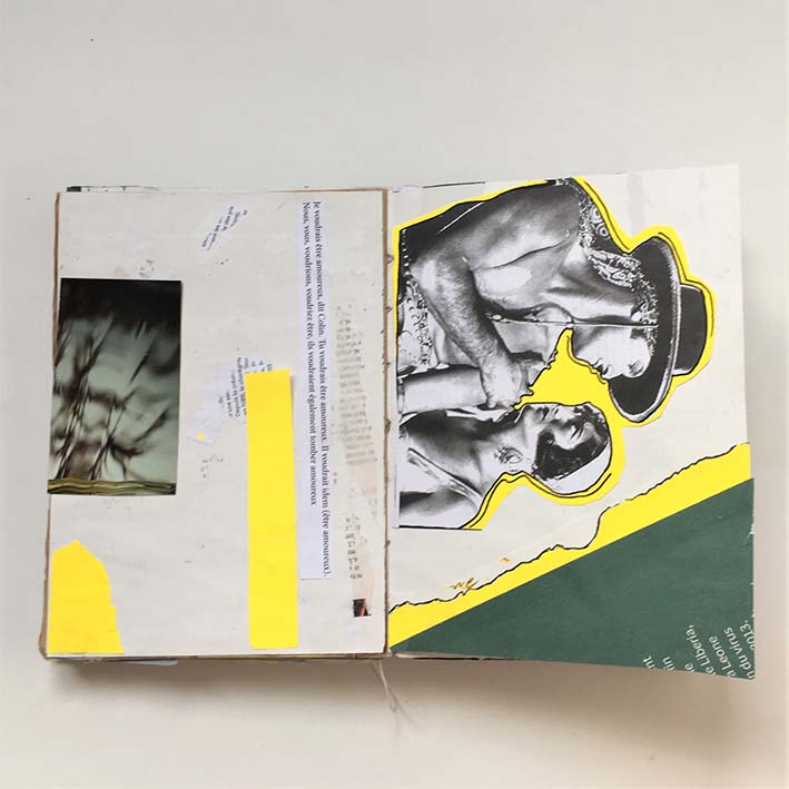 vu d'une page du carnet avec une citation d'auteur