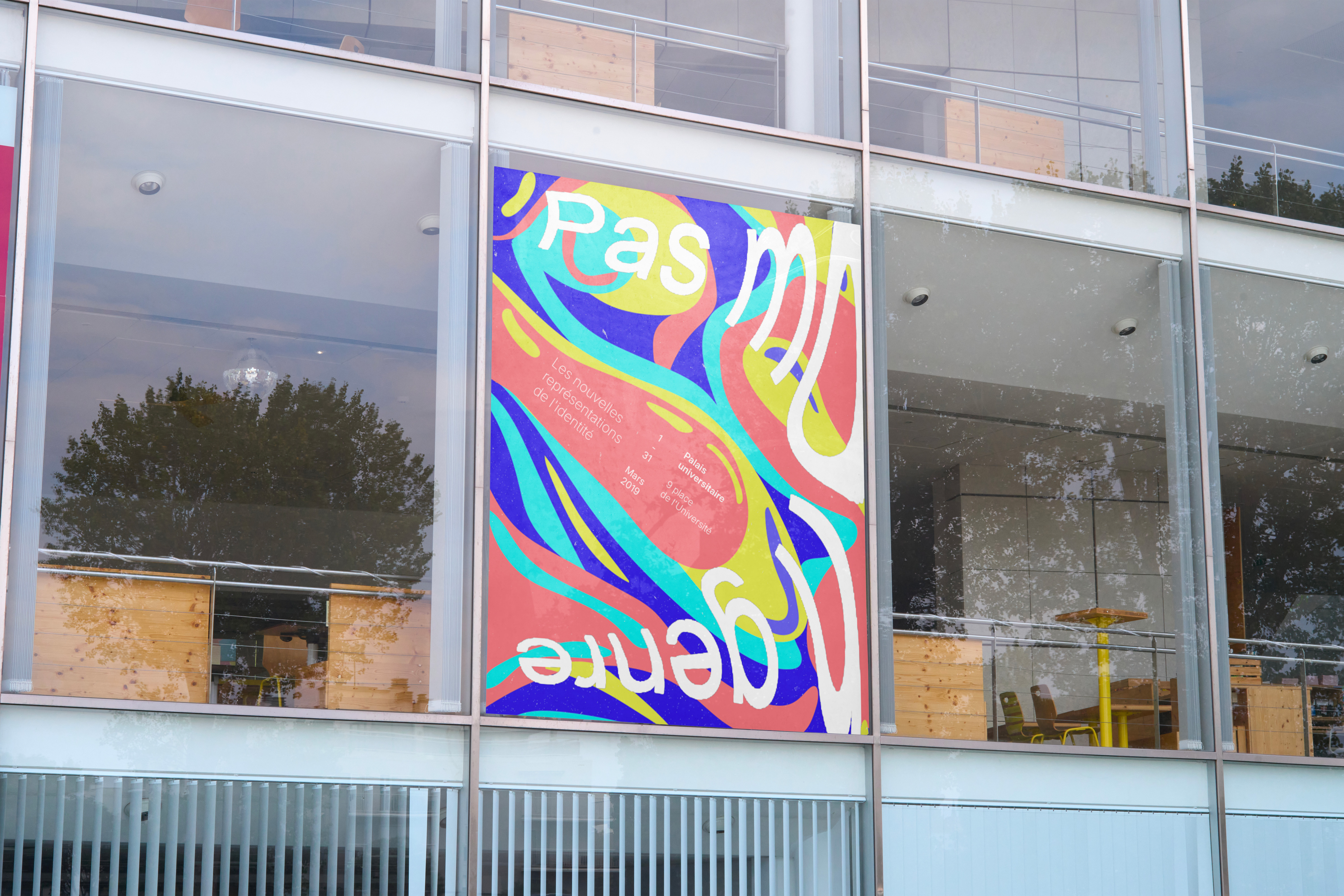 pas mon genre affiche collée à une vitre