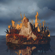 femme sur une île en feu